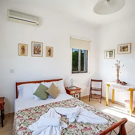 Hotel Av6 3*
